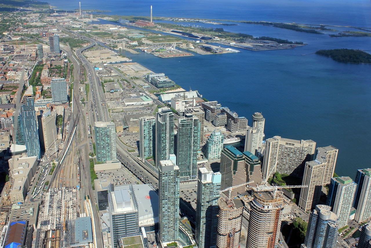 Scenic view of the Toronto skyline and waterfront representing real estate for sale in Mississauga, Oakville, and the Greater Toronto Area
